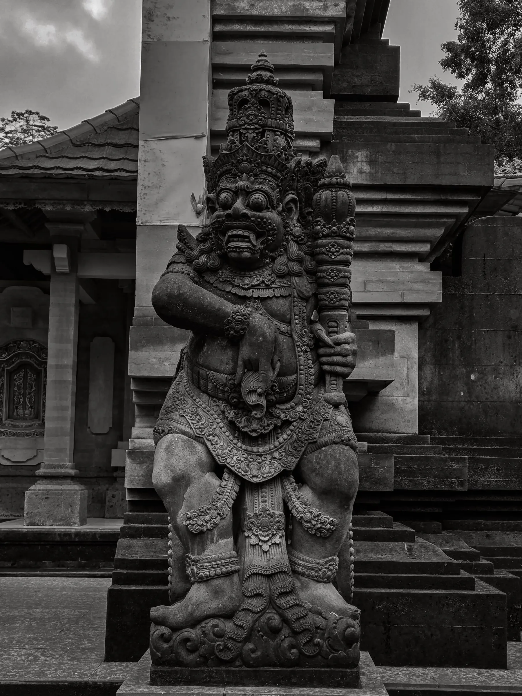a statue is shown in black and white with an ornate design on it's face